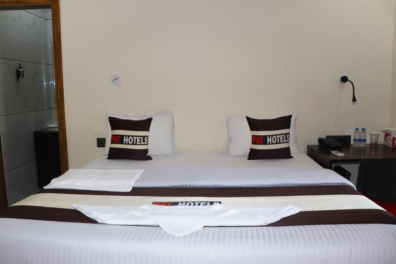 Pat Hotels Indore Zewnętrze zdjęcie