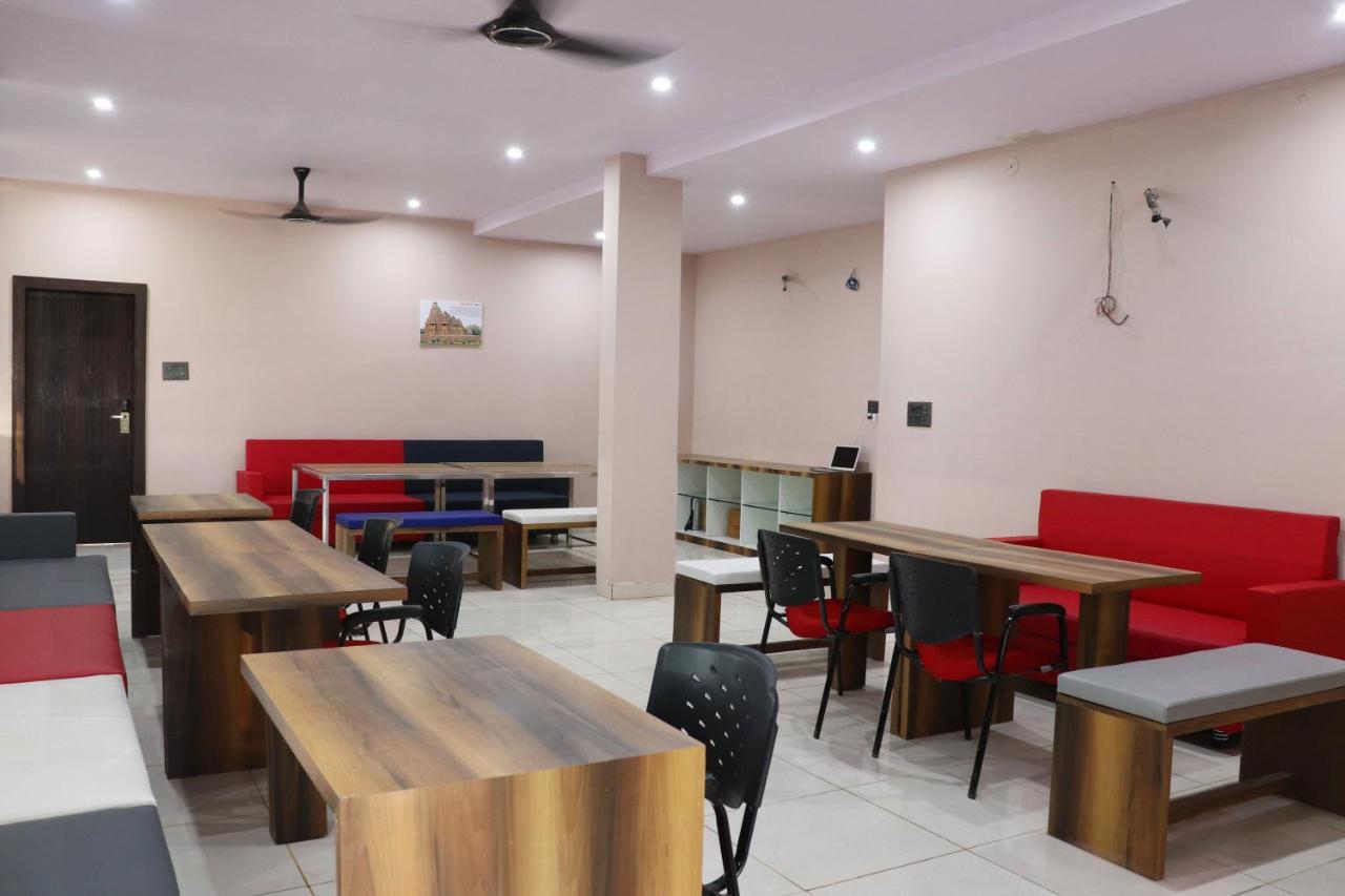 Pat Hotels Indore Zewnętrze zdjęcie