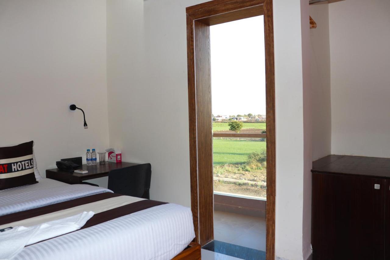 Pat Hotels Indore Zewnętrze zdjęcie