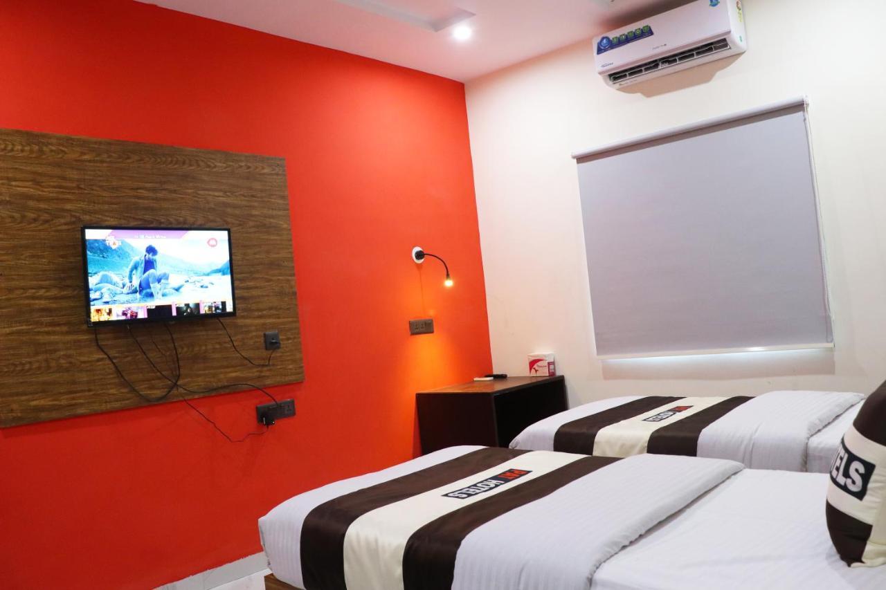 Pat Hotels Indore Zewnętrze zdjęcie