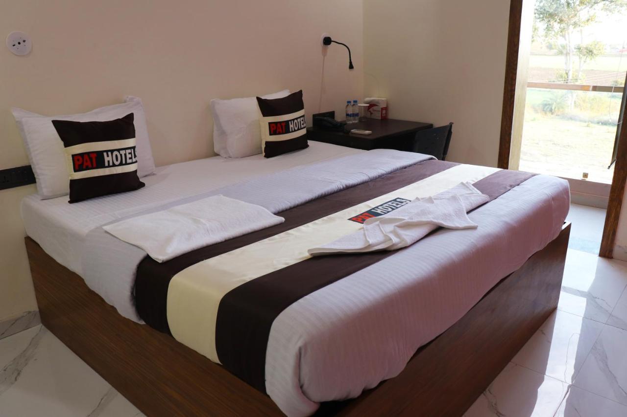 Pat Hotels Indore Zewnętrze zdjęcie