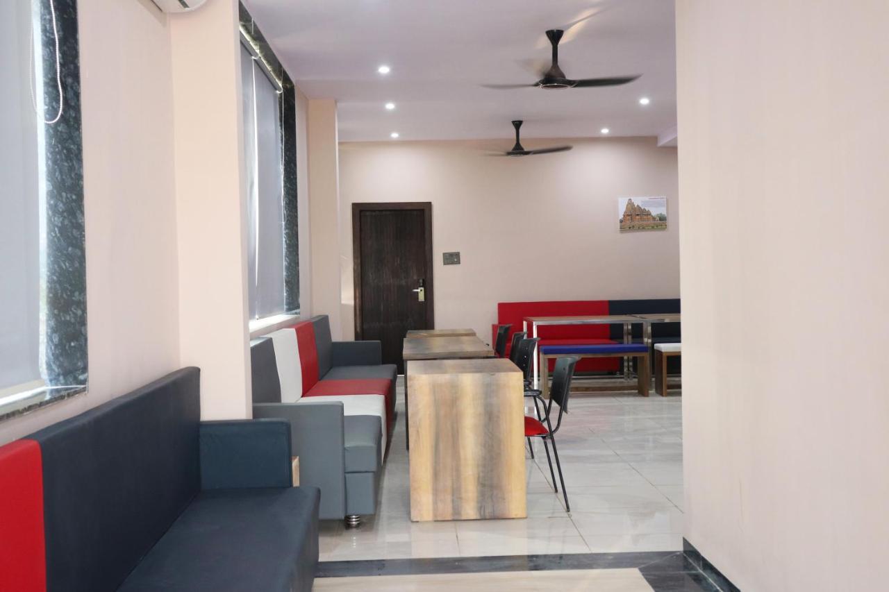 Pat Hotels Indore Zewnętrze zdjęcie
