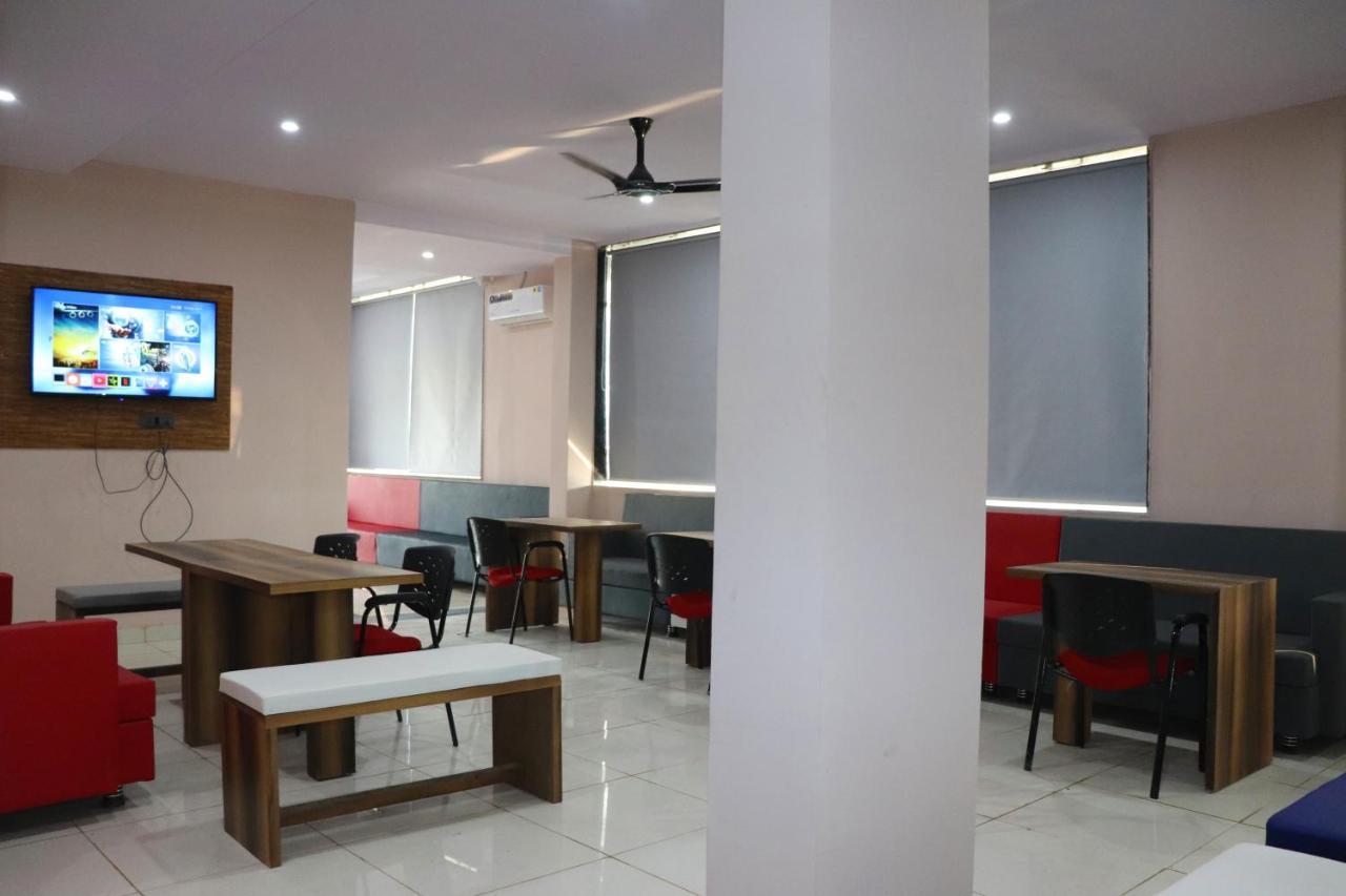 Pat Hotels Indore Zewnętrze zdjęcie