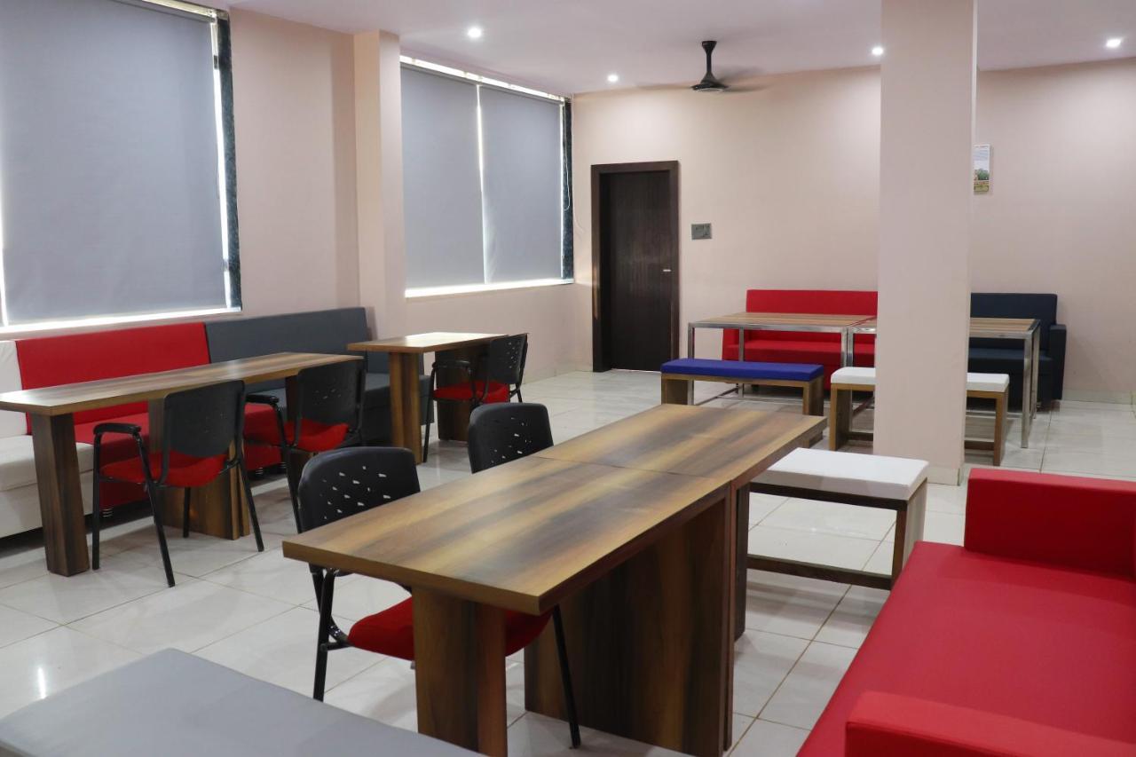 Pat Hotels Indore Zewnętrze zdjęcie